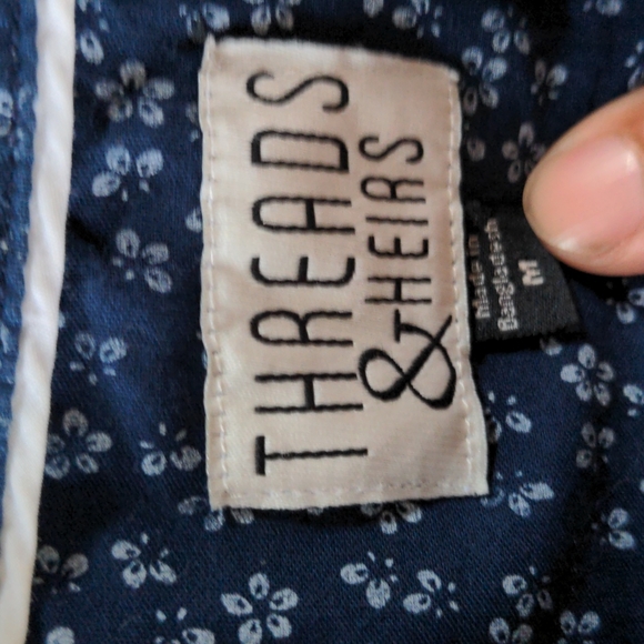 Blue button-down shirt with tiny white Hibiscus print - Picture 2 of 4